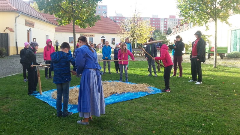 6.10. se žáci zúčastnili programu Cesta ke chlebu v ekocentru Toulcův dvůr 
